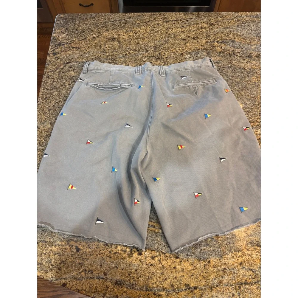 J. Crew Shorts Mens 35W Gray‎ Embroidered Flags Regular Fit Raw Hem Preppy Y2K